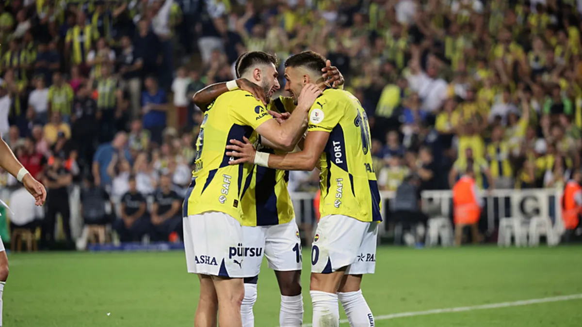 Kadıköy'de ikinci bahar! Fenerbahçe Süper Lig'de Alanyaspor'u 3-0 yenerek 3 puanı kaptı