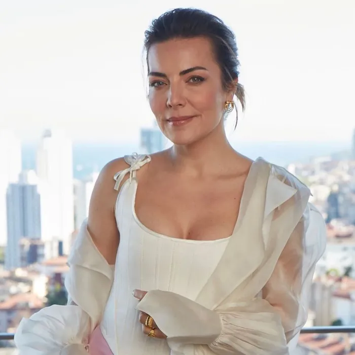 arka-sokaklarda-saskinlik-yaratan-basrol-degisikligi-18-sezon-basi-giden-ismin-yerine-getirdiler-1702974482960.jpg Arka Sokaklar'da çılgın başrol değişikliği! 18. sezon başı giden ismin yerine getiriyorlar-2