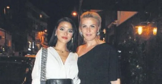 Anne-kız yemeğe