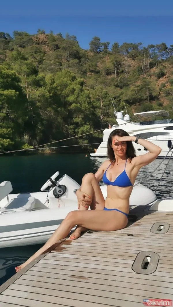 Ebru Şallı ve eşi Uğur Akkuş teknede aşka geldi birbirlerine öpücükler kondurdular! Tatil bahane romantizm şahane - 26