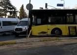 Küçükçekmece'de İETT otobüsü yoldan çıktı!