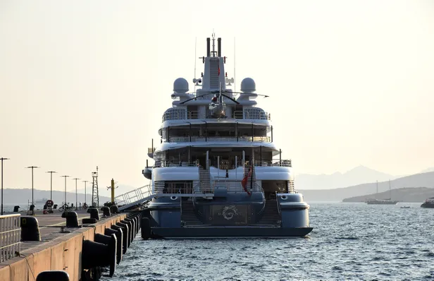 Dubai Şeyhinin lüks yatı Bodrum'da! 100 metreden fazla yaklaşanı batırıyor-3