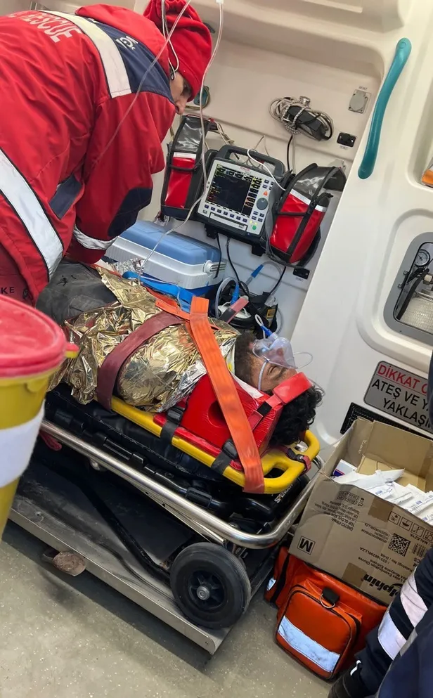 deprem-bolgesinde-mucize-kurtuluslar-gozyaslari-sel-oldu-1676018507538.jpg Deprem bölgesindeki mucize kurtuluşlarda gözyaşları sel oldu: "Ne olur elimi bırakmayın"-4