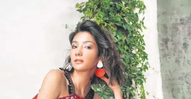 Haklarında çıkan aşk haberlerini her defasında yalanlayan Aybüke Pusat ve Furkan Andıç'tan kafa karıştıran İtalya tatili!