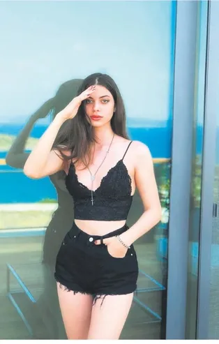 Defne Samyeli'nin kızı Derin Talu şöhretini paraya çevirmeye başladı