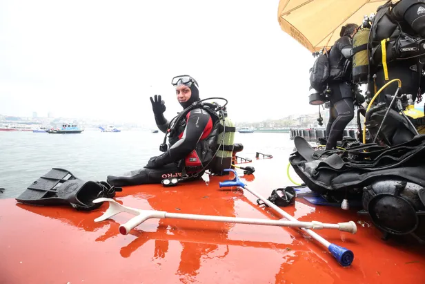 Türk Polis Teşkilatı'nın 174. kuruluş yıl dönümü dolayısıyla Haliç'de 'Vatan Dalışı' yapıldı-5