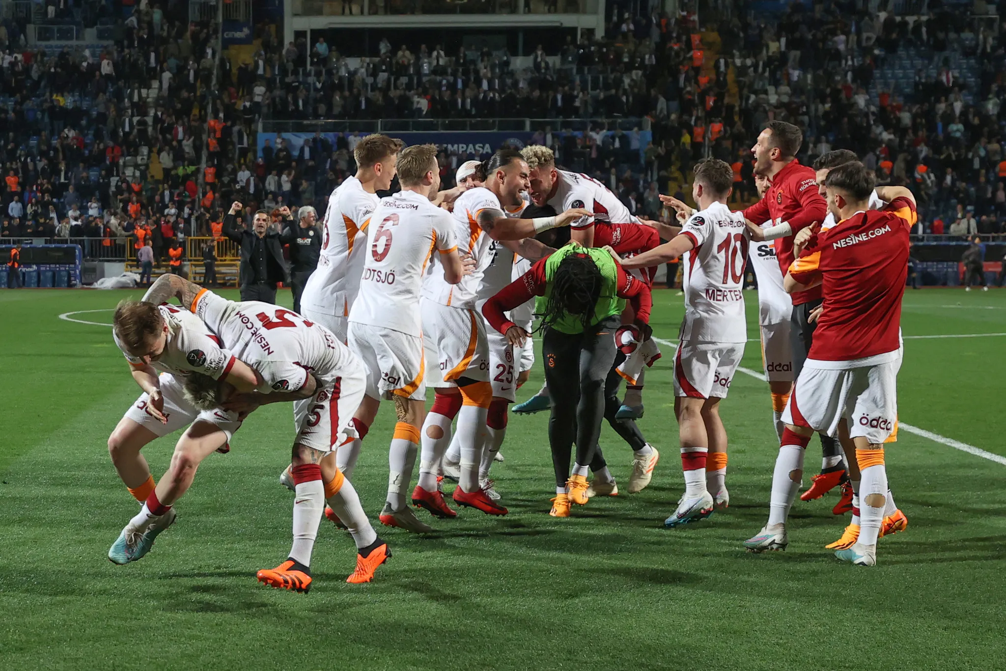 Galatasaray'ın yeni sol beki Porto'dan! - 1