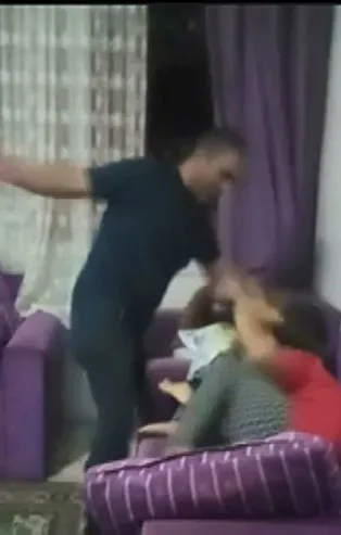 Çocuklarını acımasızca dövdü, sosyal medyada canlı yayınladı! Mersin'de cani baba dehşeti