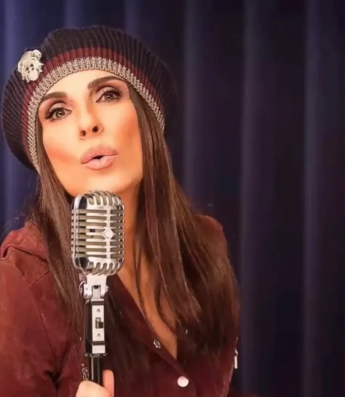 aysegul-aldincten-yatak-pozu-siyah-sutyeniyle-kamera-karsisina-gecip-sere-serpe-uzandi-ilk-yorum-yesilcam-yild-1701162487197.jpg Ayşegül Aldinç’ten yatak pozu! Siyah sutyeniyle kamera karşısına geçip sere serpe uzandı! İlk yorum Yeşilçam yıldızı Filiz Akın’dan...-4