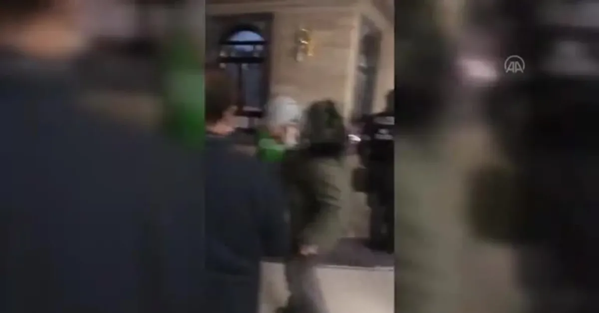 Alman polisinden Berlin'deki camiye alçak baskın: Botlarla dolaştılar