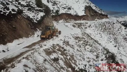 Rize Çamlıhemşin Yukarı Kavron Yaylası’na kar yağdı sürücüler yolda kaldı