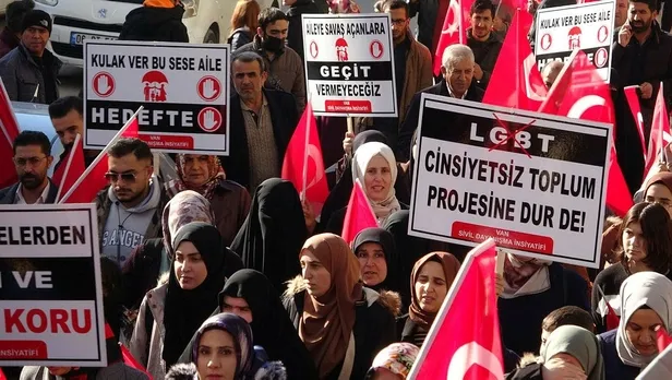 ailen-saldiri-altinda-harekete-gec-lgbt-dayatmasina-sessiz-kalmayan-vanlilar-yuruyus-yapti-1668888516836.jpeg
