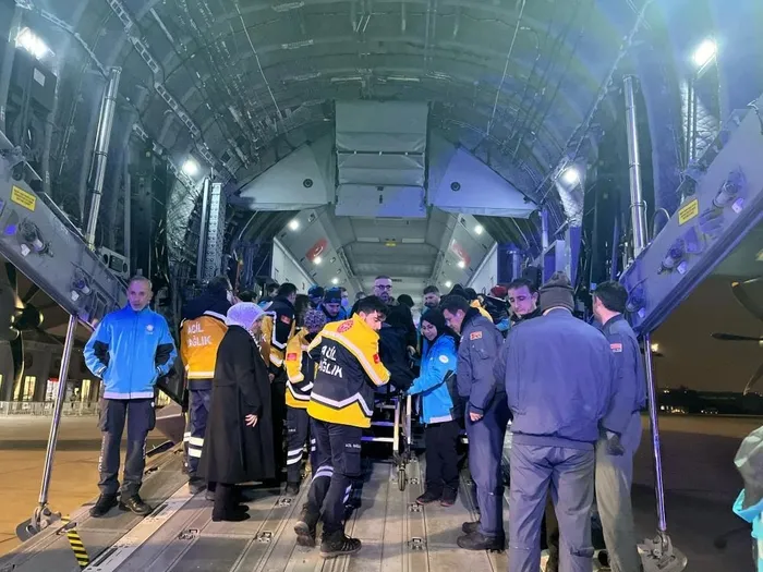 turkiyeden-gazzeye-yardim-eli-saglik-bakani-fahrettin-koca-duyurdu-gazzeli-85-hasta-ve-yarali-misirdan-turkiye-1705005403855.jpeg Türkiye'den Gazze'ye yardım eli! Sağlık Bakanı Fahrettin Koca duyurdu: Gazzeli 85 hasta ve yaralı Mısır’dan Türkiye’ye getirildi-3