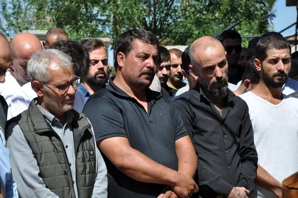 kardesini-kurtarmak-isterken-bogulan-17-yasindaki-efe-topraga-verildi-1662727120893.jpg Kardeşini kurtarmak isterken boğulan 17 yaşındaki Efe toprağa verildi-4
