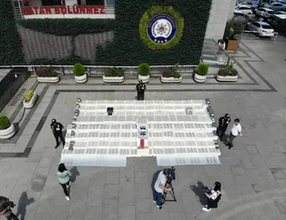 İstanbul'daki sahte para operasyonunda ele geçirilen dolarlar sergilendi