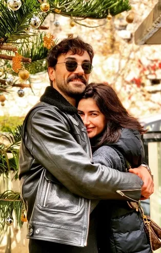 Kalp Yarası'nın Ferit'i Gökhan Alkan aşka geldi! Sevgilisi Nesrin Cavadzade ile romantik pozunu paylaştı
