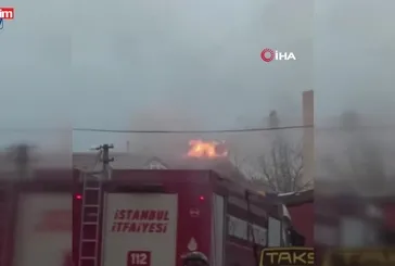 Küçükçekmece’de korkutan çatı yangını
