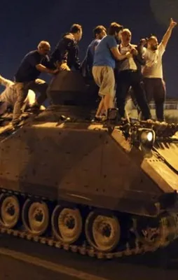 28 FETÖ'cü hain hakkında kritik karar!