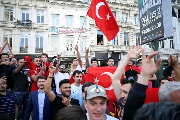 Brüksel'de Erdoğan'a sevgi gösterisi-4