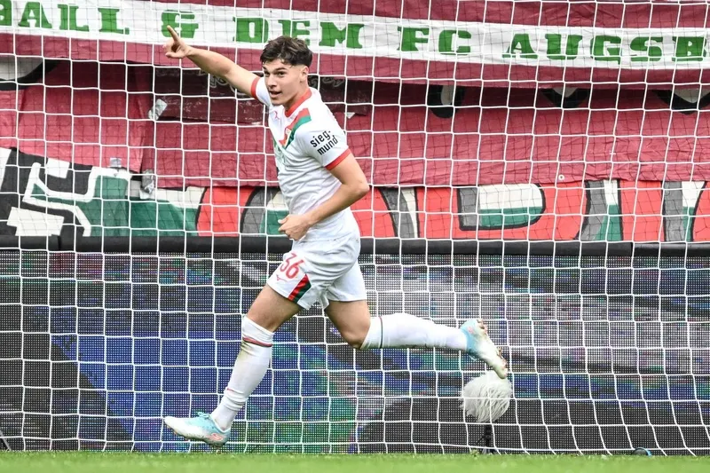 besiktas-mert-komuru-istiyor-dort-kulup-de-pesinde-1774982096721.jpg Beşiktaş Mert Kömür'ü istiyor! Dört kulüp de peşinde-4