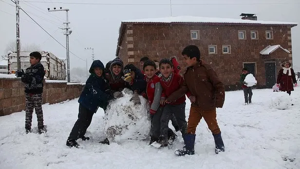 egitime-kar-engelli-tatil-haberleri-pes-pese-geliyor-iste-okullarin-tatil-edildigi-iller-1639942596931.jpeg Eğitime kar engeli! Tatil haberleri peş peşe geliyor... İşte okulların tatil edildiği iller-8