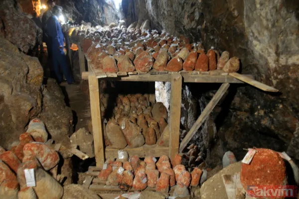 Karaman'da yerin 36 metre derinliğindeki mağarada 5 ay bekletilen Divle obruk peyniri çıkarılmadan yüzde 80'i satılıyor - 15