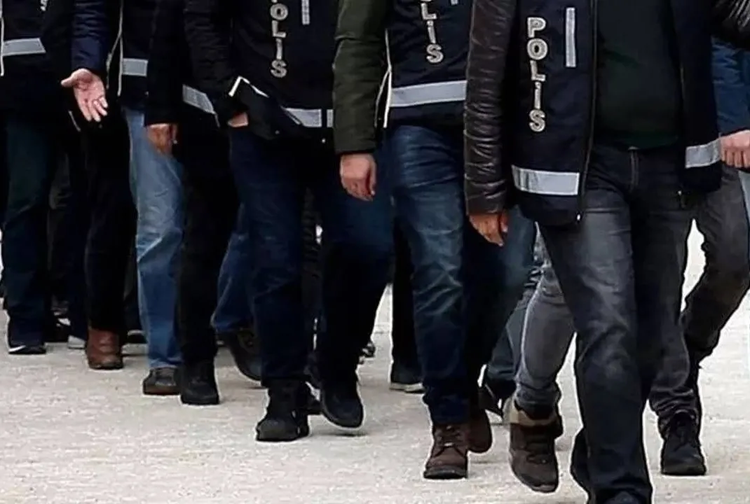 EGM’den FETÖ operasyonu: 47 şüpheli enselendi!