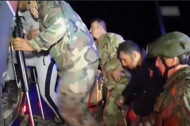 Resulayn'da yakalanan 18 rejim askeri Rusya'ya böyle teslim edildi