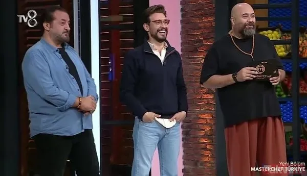 survivordan-sonra-masterchef-de-ask-yuvasina-dondu-dilara-gonlunu-bakin-hangi-yarismaciya-kaptirdi-tunahan-akin-hamlesi-olay-oldu-1637947951363.jpg