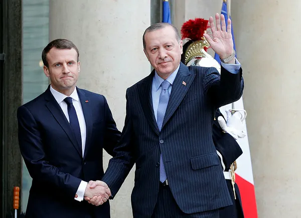Cumhurbaşkanı Erdoğan, Fransa'da resmi törenle karşılandı-3