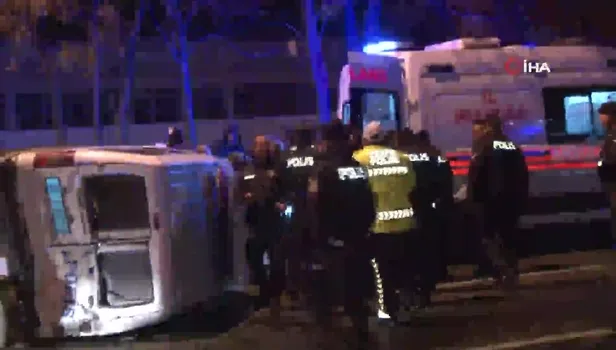 Ankara'da minibüsün çarptığı polis aracı takla attı: 2'si polis 4 yaralı