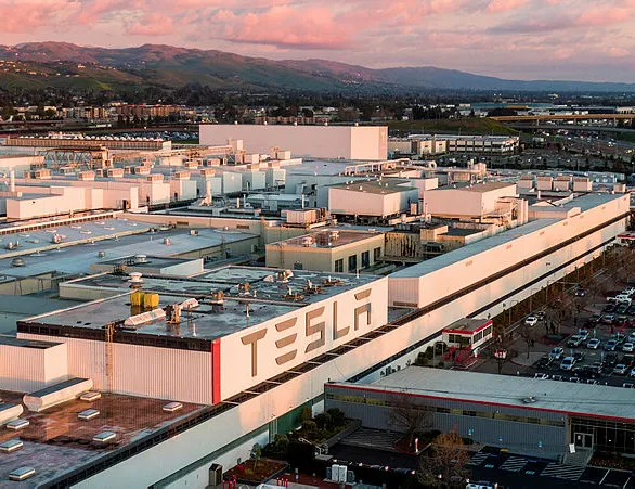 ABD’deki Tesla fabrikasında koronavirüs şoku