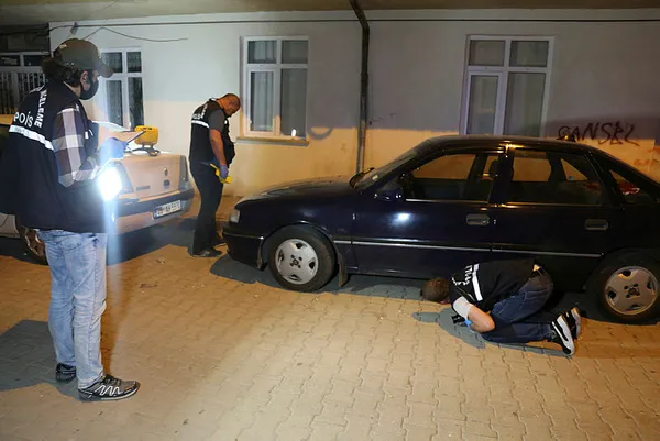 elazigda-yabanci-uyruklu-bir-sahis-kizi-vermediler-diye-ates-acti-2-yarali-10-gozalti-1591689944833.jpg Elazığ’da yabancı uyruklu bir şahıs, kızı vermediler diye ateş açtı: 2 yaralı, 10 gözaltı-3