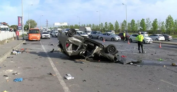 Bağcılar'da zincirleme kaza: 5 araç birbirine girdi