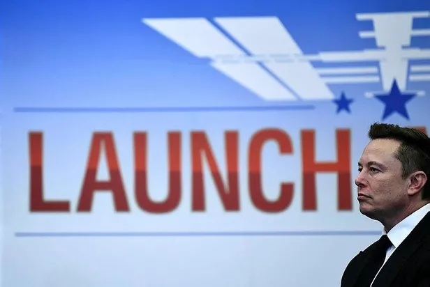 SpaceX'in ilk insanlı uzay mekiği denemesi hava koşulları nedeniyle ertelendi-3