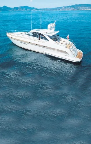 Pilot yatla uçuşa gitti! Sevgiliyle tatil evliliğini bitirdi...