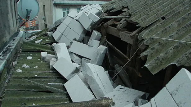 İstanbul Kağıthane'de korku dolu anlar! Lodos çatı uçurdu-3