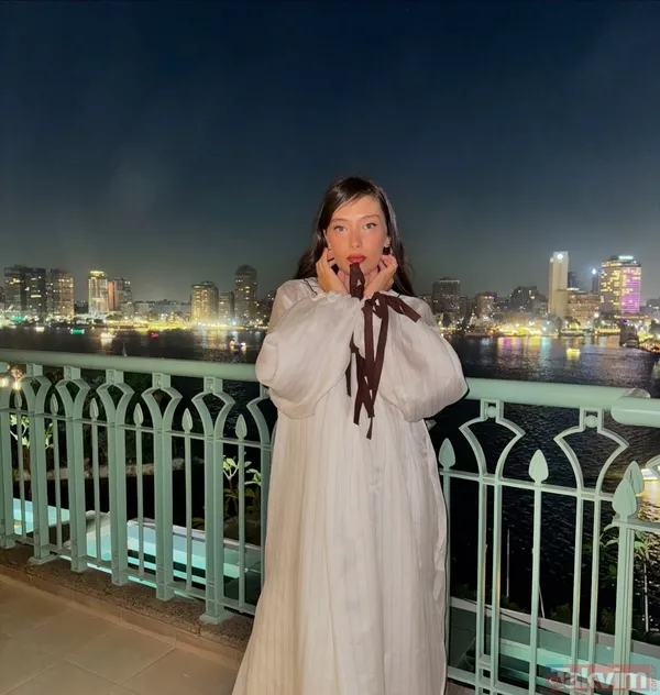 Resmen kendisini doğurmuş! Neslihan Atagül Rus güzeli annesini paylaştı: İkiz gibiler! - 16