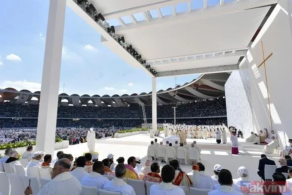 Papa Franciscus, BAE'de düzenlenen ilk ayini yönetti