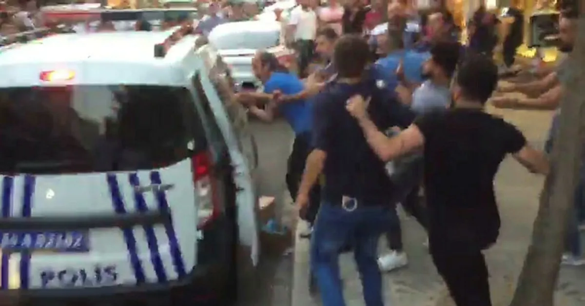 Güngören'de taciz iddiası sonrası taciz zanlısına linç girişimi kamerada (VİDEO)