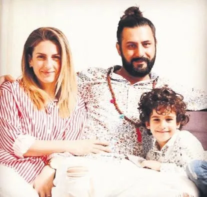 senelerce-son-dakika-haberlerini-ekran-basindaki-izleyicilere-aktaran-ozlem-sarikaya-yurt-hayatini-kaybetti-1652909960286.jpeg Senelerce son dakika haberlerini ekran başındaki izleyicilere aktaran Özlem Sarıkaya Yurt hayatını kaybetti-6