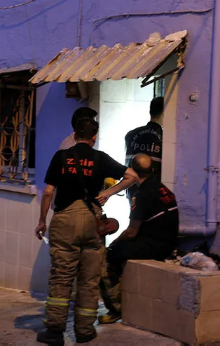 İzmir'de şüpheli ölüm! Ekipler bu halde buldu