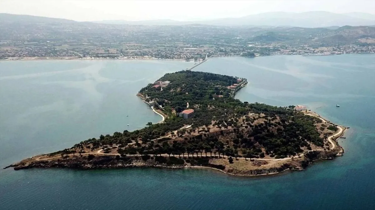 dunyadaki-uc-merkezden-biri-gizemli-tarihiyle-urla-karantina-adasinin-bilinmeyenleri-hantavirus-vakalariyla-ye-1778506680166.jpeg Dünyadaki üç merkezden biri: Gizemli tarihiyle Urla Karantina Adası'nın bilinmeyenleri | Hantavirüs vakalarıyla yeniden gündemde-3