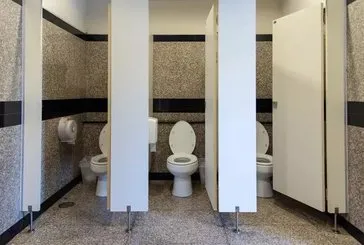 Gizem Çözüldü! Umumi Tuvalet Kapılarındaki Boşluk Neden Var?