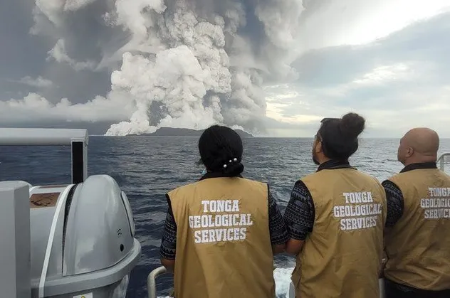 Son dakika... Tonga'da korkunç ikinci yanardağ patlaması! Tsunami uyarısı verildi: İletişim kuramıyoruz