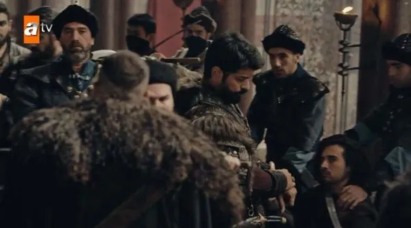 kurulus-osman-111-bolum-fragmani-yayinlandi-baban-elimde-esir-eger-gelmezsen-babani-oldu-bil-1672264895369.jpg Kuruluş Osman 111. bölüm fragmanı yayınlandı: “Baban elimde esir! Eğer gelmezsen babanı öldü bil”-6