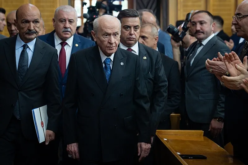 devlet-bahceliden-hem-ozgur-ozele-hem-kilicdarogluna-elestiri-adim-adim-bolunme-geliyor-1781243223583.jpeg Devlet Bahçeli'den hem Özgür Özel'e hem Kılıçdaroğlu'na eleştiri: Adım adım bölünme geliyor-5
