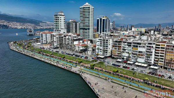 İzmir'de TCG Anadolu'ya 3'üncü de gününde büyük ilgi! Kilometrelerce kuyruk oluştu - 18