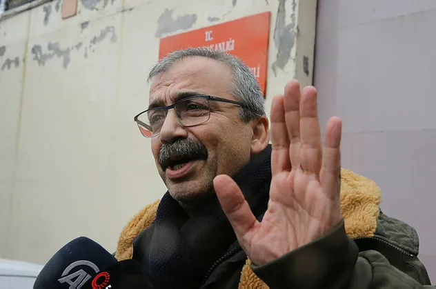 Sabah gazetesi yazarı Mahmut Övür: Sırrı Süreyya Önder'in çıkışı HDP-Millet İttifakı ilişkisini derinden sarsacak görünüyor