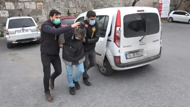 sapik-tatlicidan-cocuklara-igrenc-taciz-o-anlar-kameralara-yansidi-1616926439390.jpg Sapık tatlıcıdan çocuklara iğrenç taciz! O anlar kameralara yansıdı-3